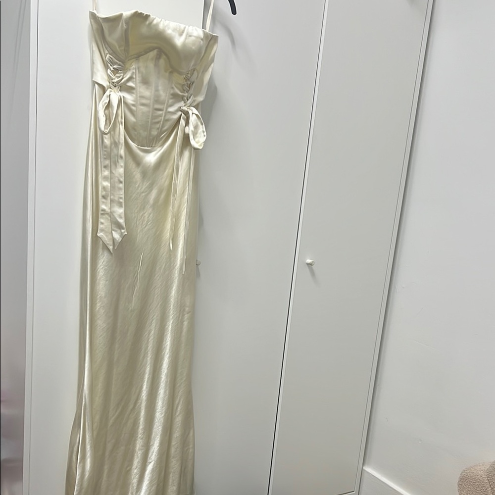 Elegant Cream Strapless Gown Never Worn